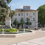 L'horloge De L'écusson *