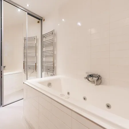 Apartament L'horloge De L'ecusson Nîmes